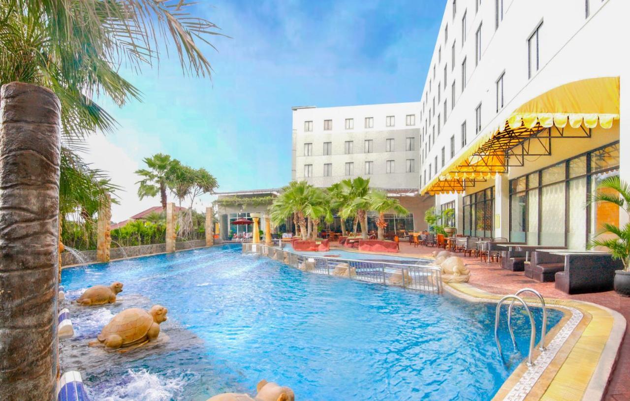 Hermes Palace Hotel Banda Aceh Buitenkant foto