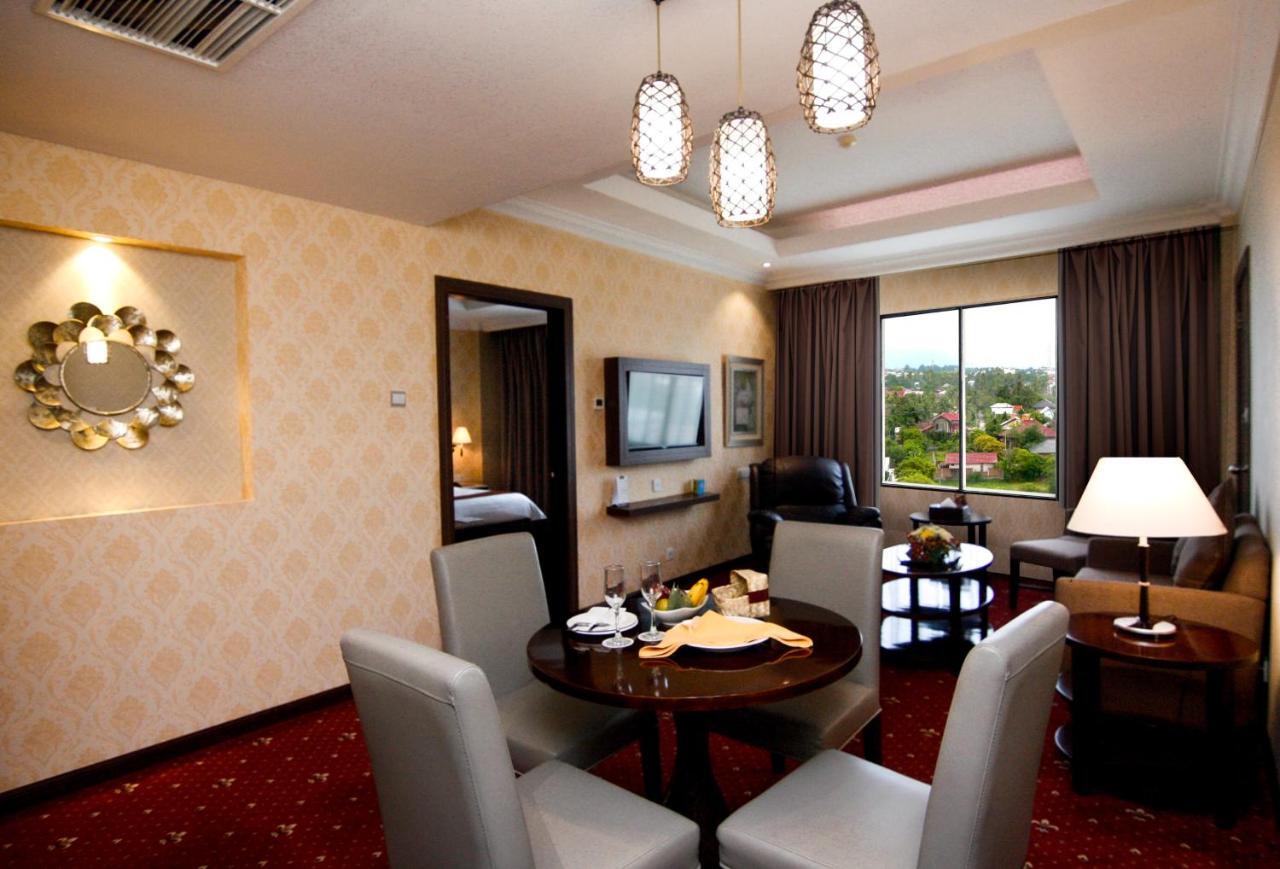 Hermes Palace Hotel Banda Aceh Buitenkant foto